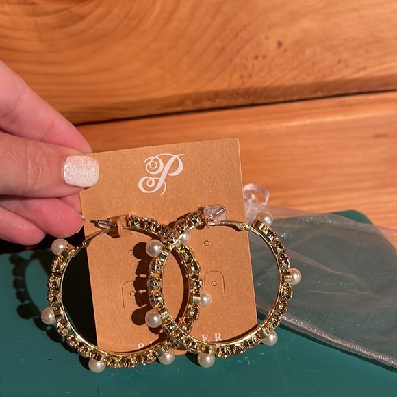 Plunder pearl and rhinestone hoop earrings - Picture 3 of 3